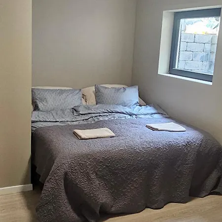 Moderne 2 Roms Leilighet Med Gratis Parkering Naer Sentrum Apartament