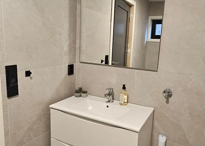 Moderne 2 Roms Leilighet Med Gratis Parkering Naer Sentrum